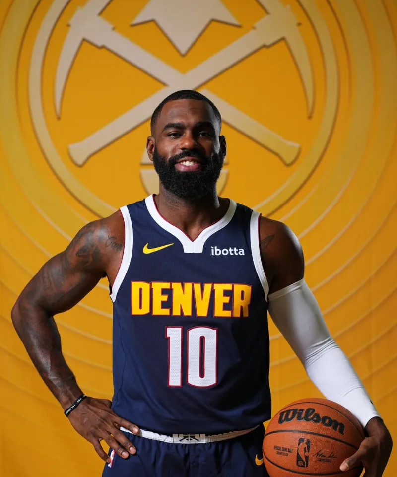 开云下载-34岁生日快乐！NBA官方晒照为小蒂姆-哈达威庆生